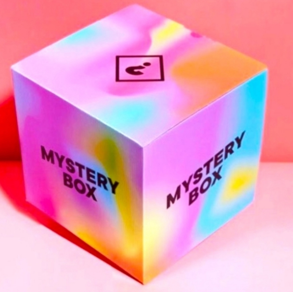 Woman’s Plus size Clothes 5LB approx 5 pieces MYSTERY Box** RESELLERS BOX